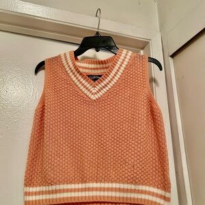 Vintage Y2K Freshman Peach and Cream Knit V-Neck Vest